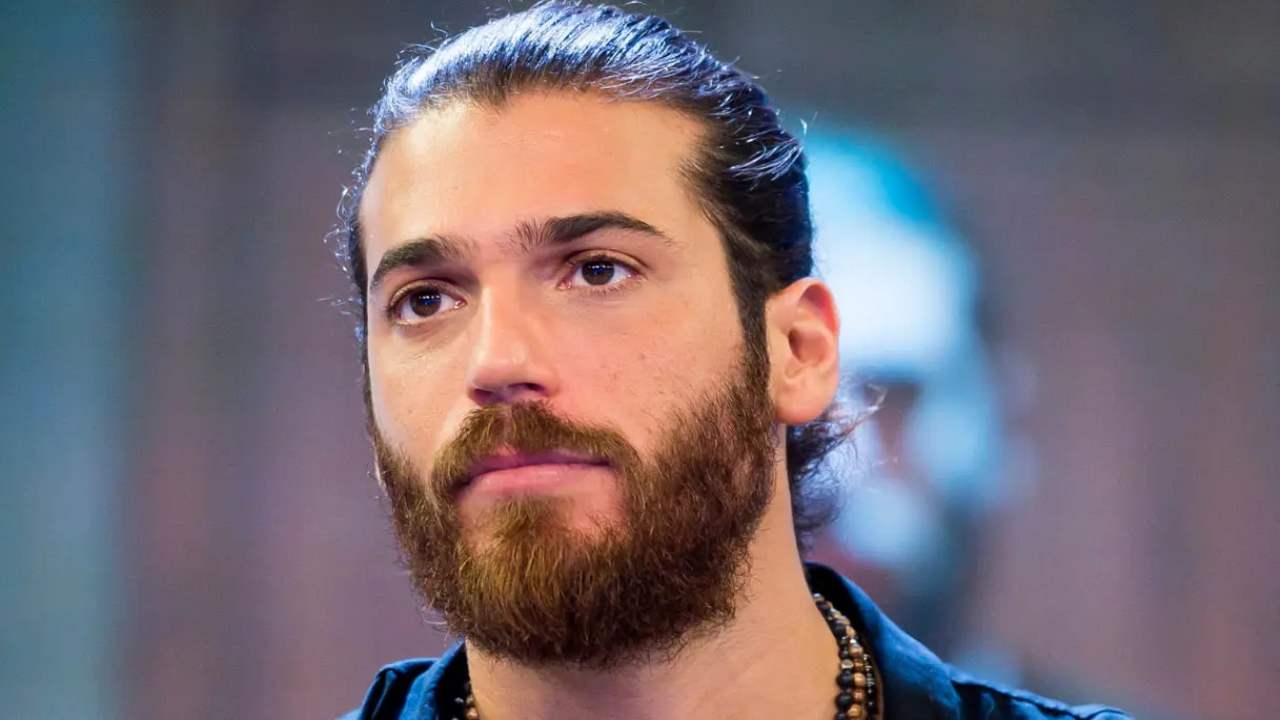 Can Yaman costretto a letto - Arlex 