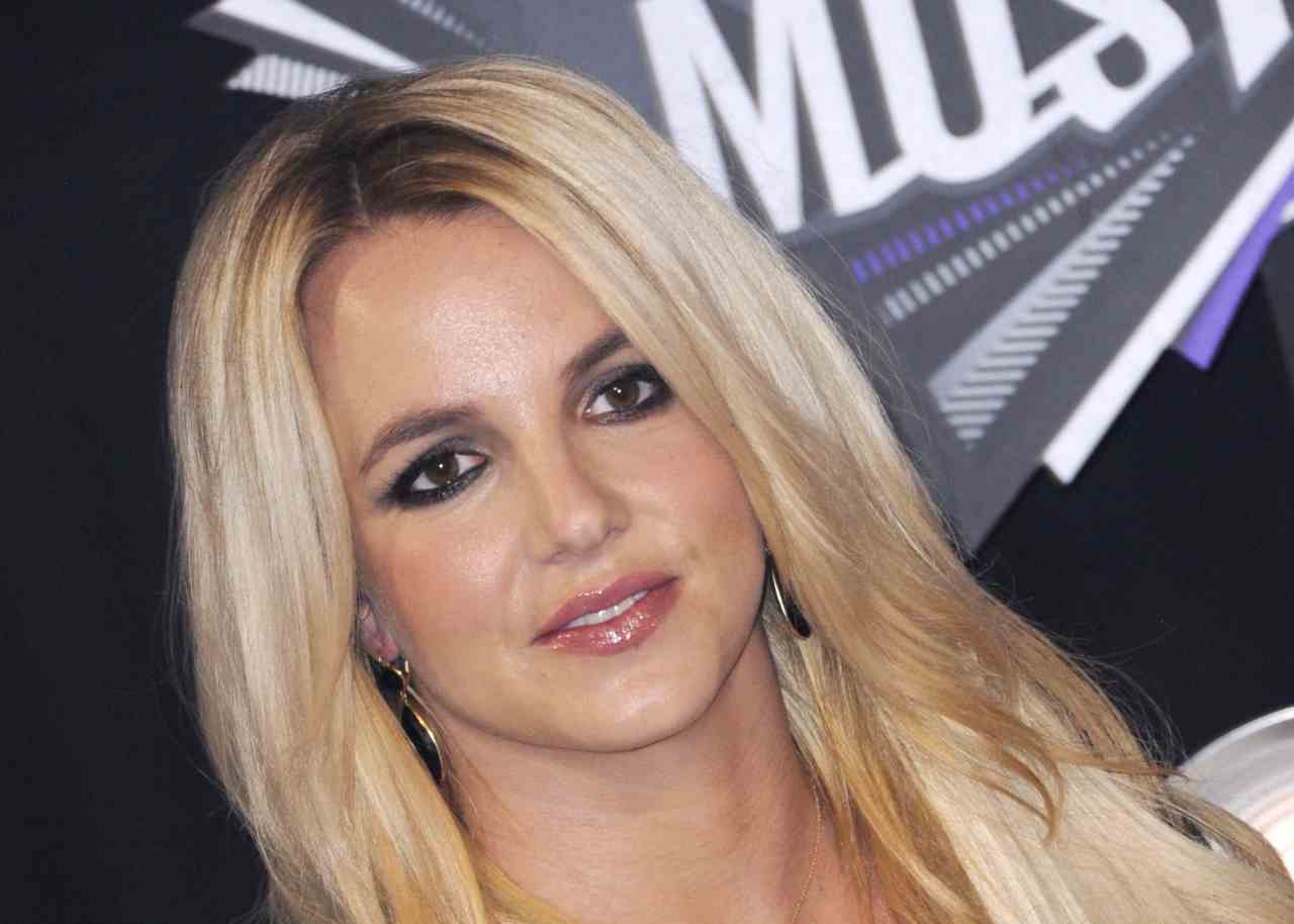 Britney Spears salute 