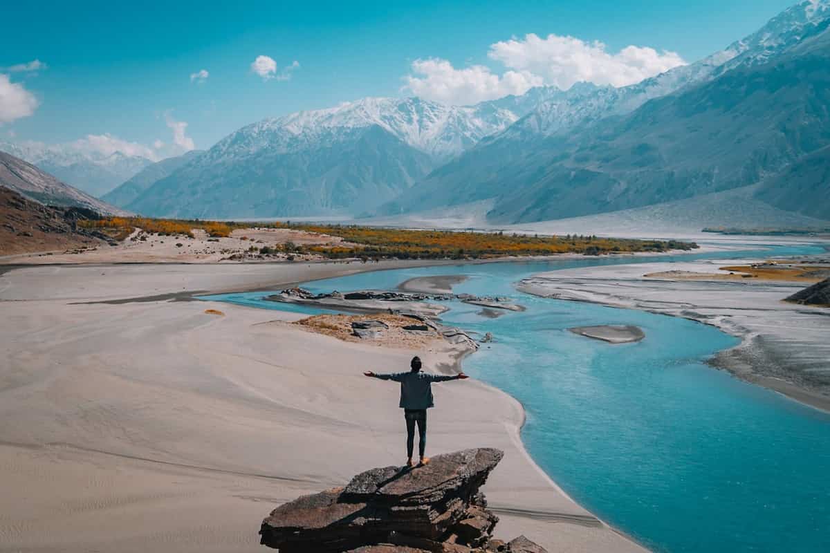 Viajar pelo mundo de graça é possível, essas são as melhores maneiras de fazer isso