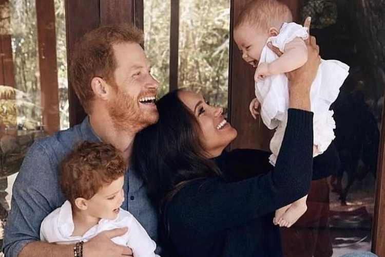 Harry, Meghan, Archie e Lilibeth