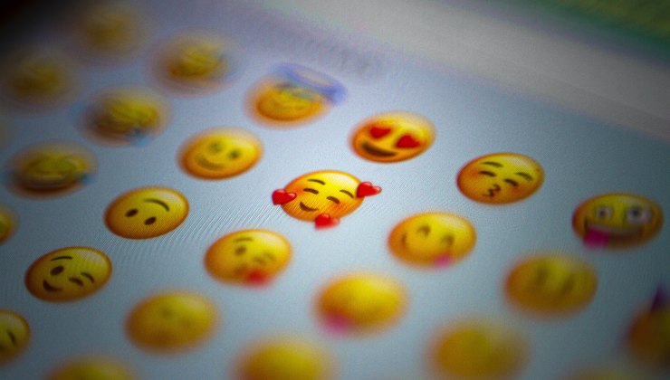 Cuori su WhatsApp, i significati di ogni emoji
