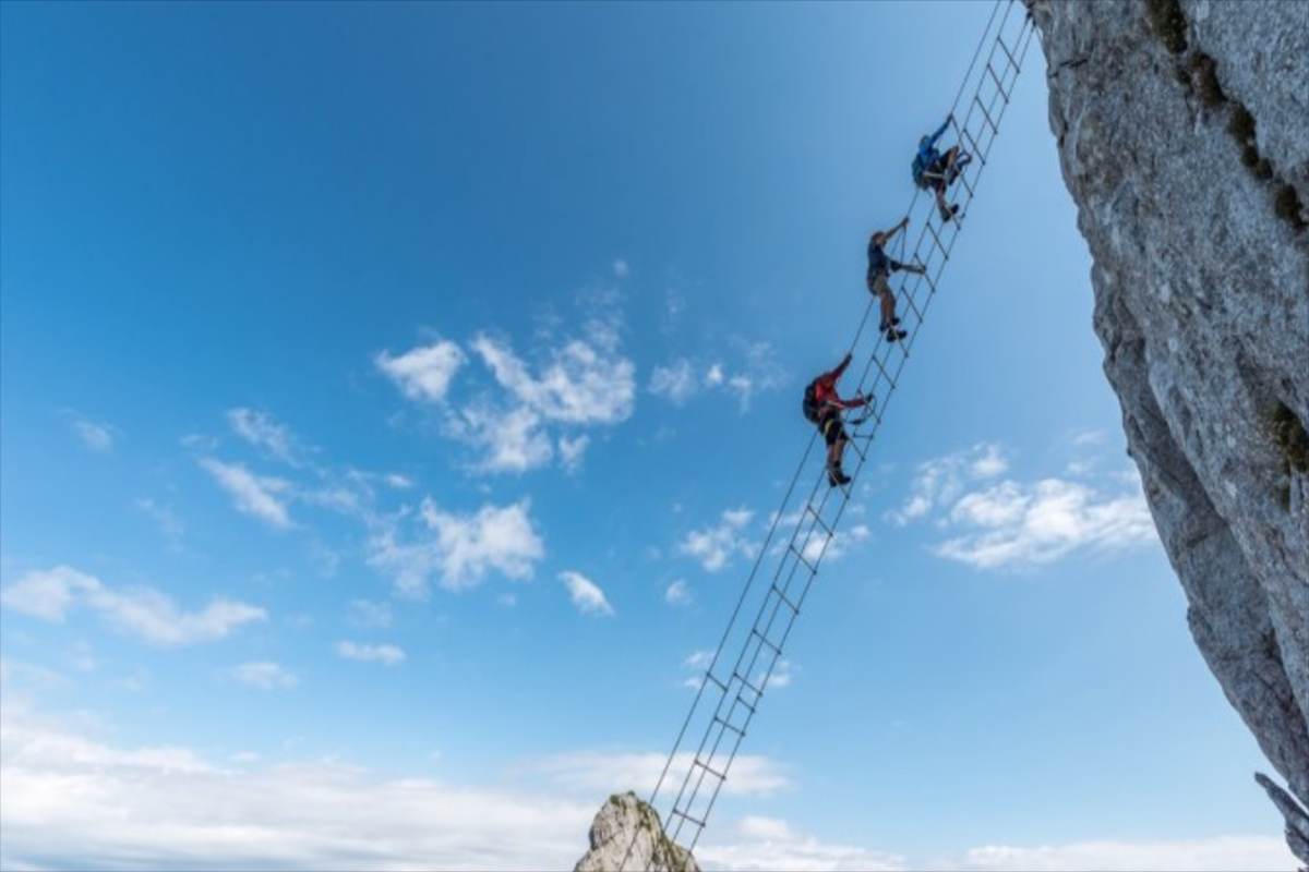 Scala sospesa sulle montagne